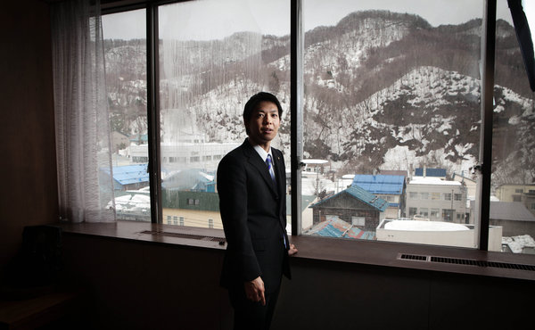 Aging Japanese Town Bets on a Young Mayor - NYTimes.com